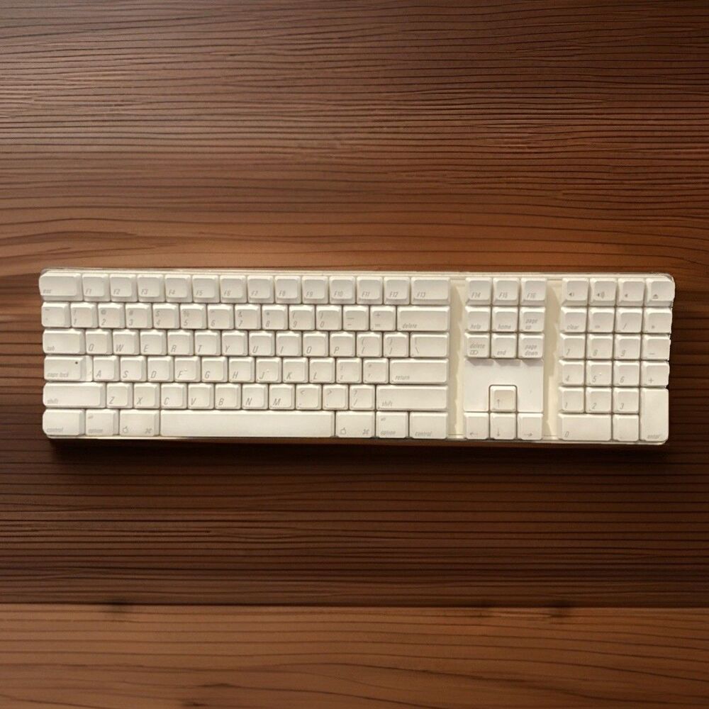 Apple Bluetooth Wireless White Keyboard Model A1016